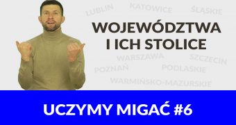 Grafika do filmu z nauką języka migowego. Po lewej Maciej Joniuk migający znak „Kraków”, po prawej napis „Województwa i ich stolice”, poniżej napis „Uczymy migać #6”. W tle nazwy różnych miast i województw.