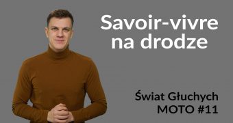 Grafika do wideo w polskim języku migowym. Po lewej Jakub Malik z Fundacji Świat Głuchych. Po prawej napis „Savoir-vivre na drodze”, poniżej napis „Świat Głuchych MOTO #11”.